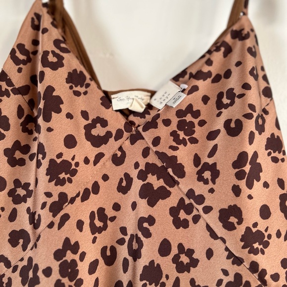 Chic Animal Print Sleeveless Top - Picture 1 of 2